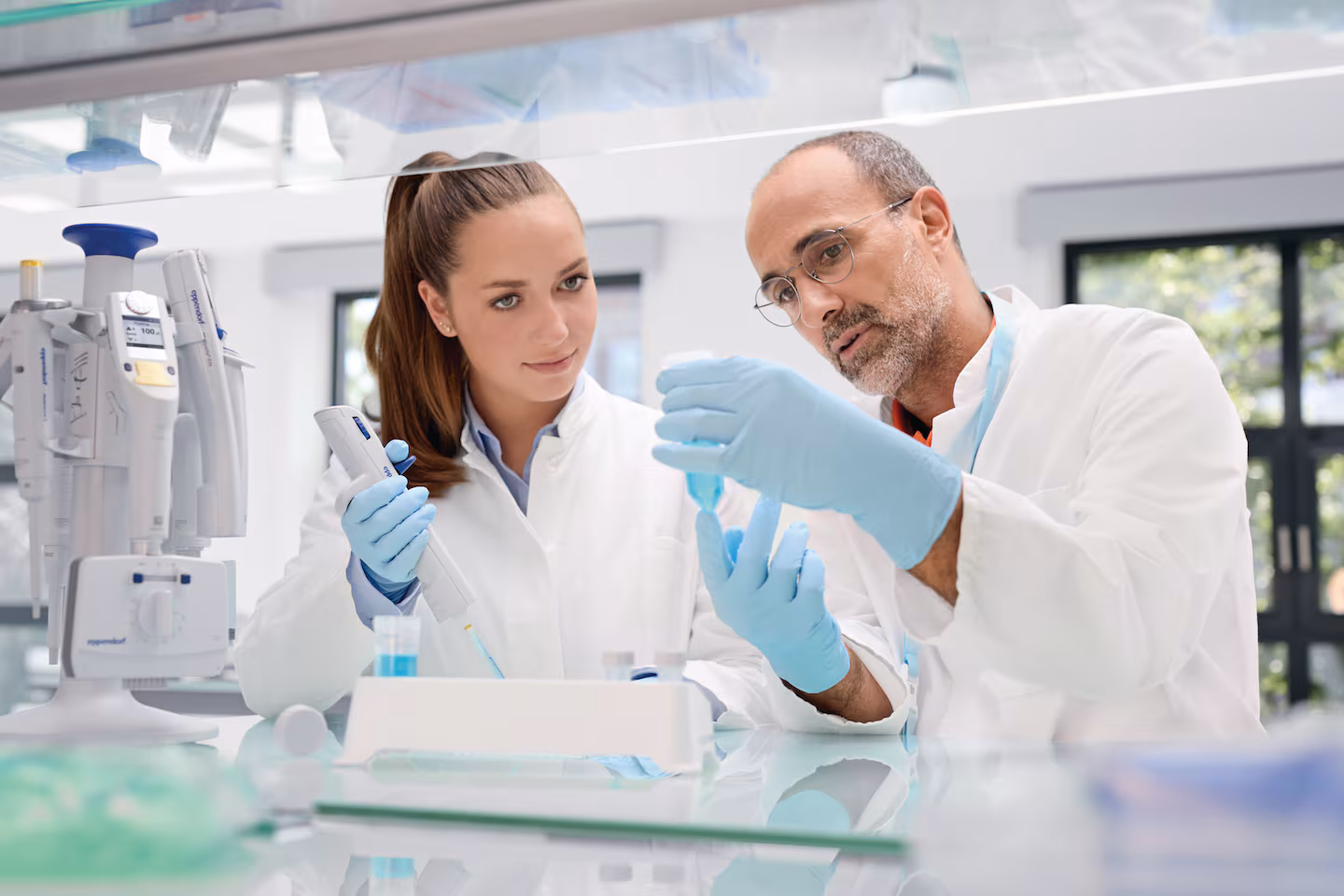 Pipeta Dispensadora Multipette® M4 con Kit de Inicio Combitips® Advanced | Eppendorf - Imagen 3